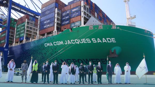 السعودية تستقبل أول وأكبر سفينة حاويات في العالم تعمل بالغاز الطبيعي المسال