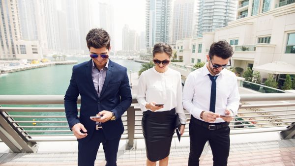 يتيح التطبيق خاصيتي معرفة قراءة الطرف الثاني للرسائل، وآخر وقت تم فيه مطالعة التطبيق
