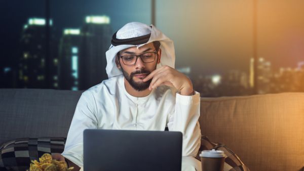 الإمارات تحتفظ بصدارتها في سوق العمل على مستوى الشرق الأوسط 