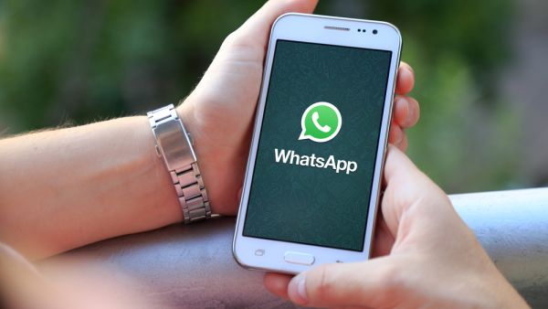 واتساب توسع نطاق خدمة الدفع بواسطة الهواتف الذكية