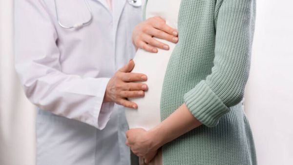 الافرازات البيضاء للحامل ما سببها؟ وكيفيه التعامل معها