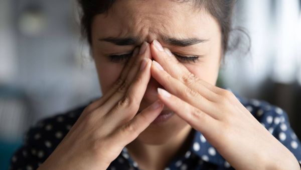تفسير حلم البكاء بدموع بدون صوت للعزباء وللمتزوجة وللحامل