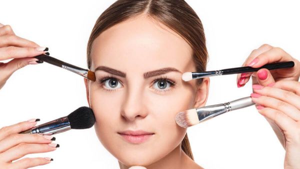 تفسير حلم وضع المكياج للعزباء بجميع أنواعه وحالاته