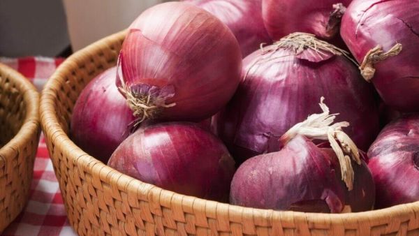 تفسير رؤية البصل في المنام للمتزوجة والعزباء