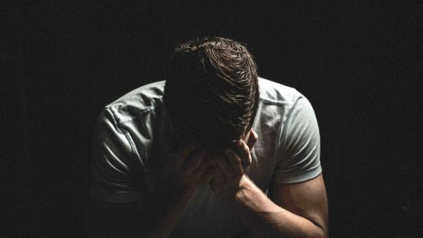 كلمات عن الظلم من أقرب الناس معبرة وحزينة