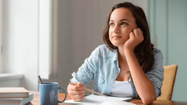 كيف تعرف أن شخص يفكر فيك وهو بعيد عنك بالأدلة