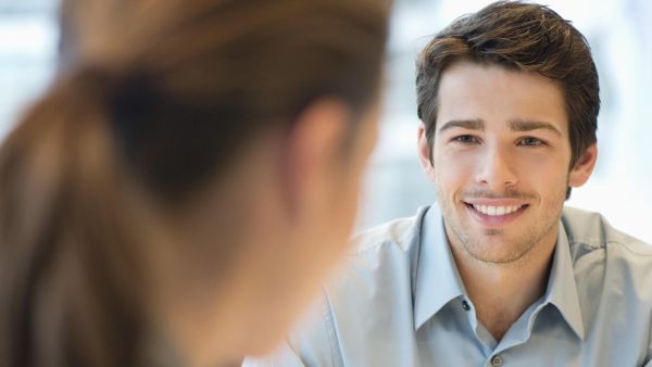 كيف تكون تصرفات الرجل الذي يحب ولا يقول