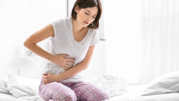 ماذا تشعر المرأة عند تلقيح البويضة؟