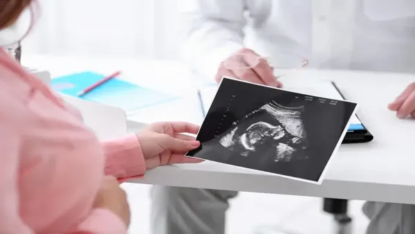 متى تبدأ أعراض الحمل خارج الرحم بالظهور؟