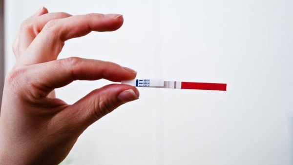 متى يظهر هرمون الحمل في البول؟ وهل هو دقيق أم لا؟ متى يظهر هرمون الحمل في البول؟ وهل هو دقيق أم لا؟