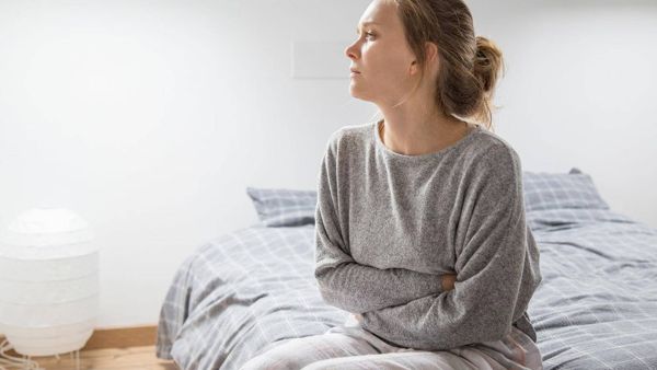 هل نزول إفرازات بيضاء في موعد الدورة من علامات الحمل