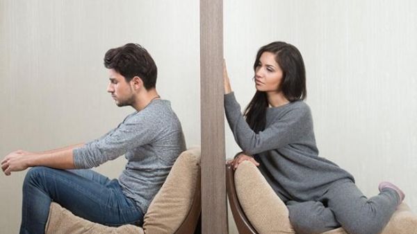 هل يأثم الرجل إذا هجر زوجته في الفراش