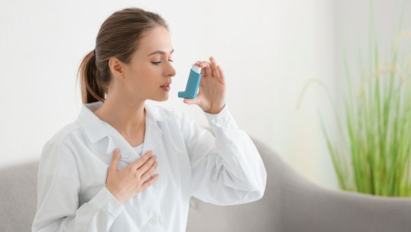 احرص دائماً على الإكثار من تناول الماء، للحفاظ على سيولة إفرازات الجهاز التنفسي