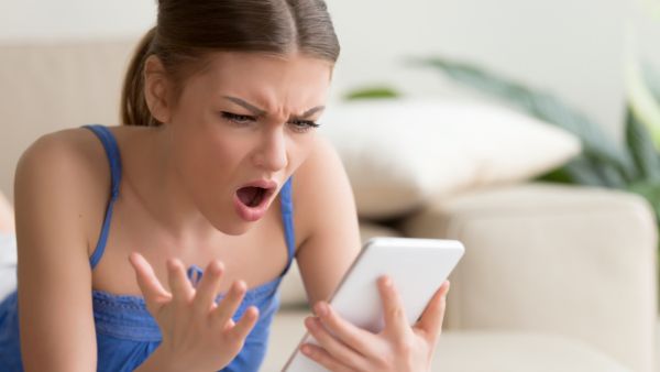 تجنُّب استخدامه عندَ التواجُد بالقرب من أشخاصٍ آخرين