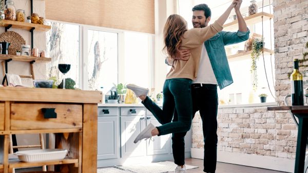 إنّ مظهركِ الجميل هو سرّ العلاقة الرومانسية