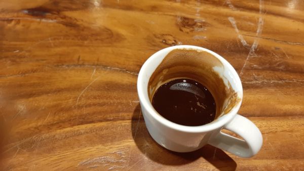 بواقي القهوة غنية بالنتروجين ما يجعلها مادة جيدة للتربة