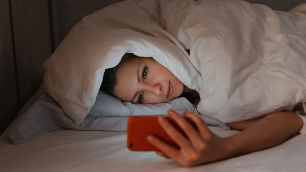 النساء تعانين من الأرق أكثر من الرجال 