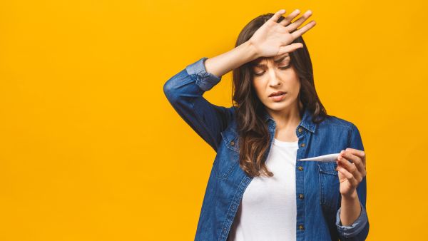 احرصي على تدفئة منطقتيّ الصدر والعنق جيداً لحمايتهما من تيارات الهواء الباردة