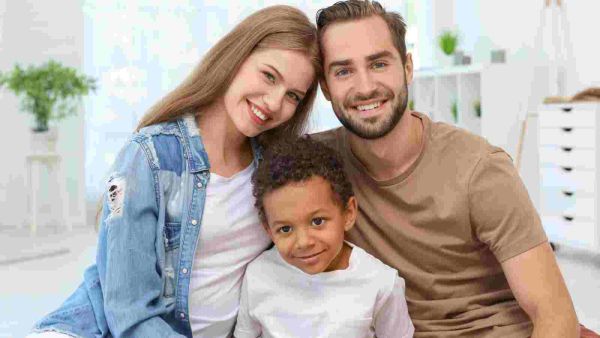 تبني الأطفال يعمل على إطالة عمر كل من الرجال والسيدات