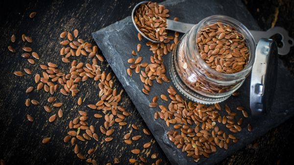 تتميز بذور الكتان بخلوها من الغلوتين، ولذلك فهي بديل غذائي قيم 