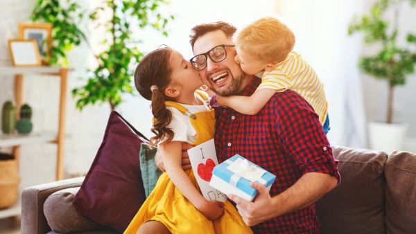 رسائل تهنئة بمناسبة عيد الأب 2021