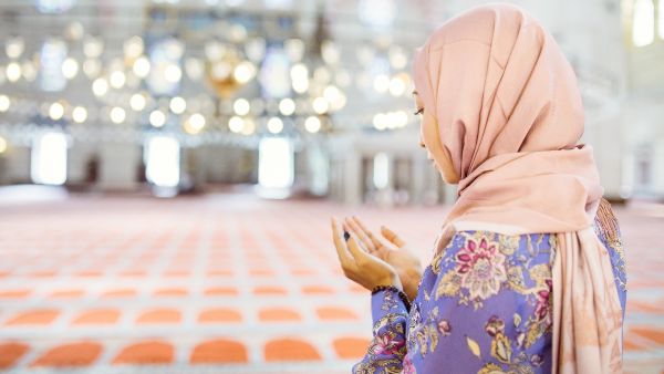 القيام ثم القيام ثم القيام في هذه الليالي المباركة، وفضل قيامها قد جاءت به النصوص الصحيحة