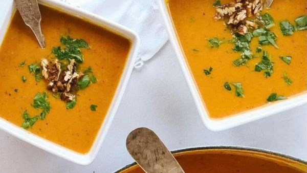 شوربة القرع والتفاح الخريفية