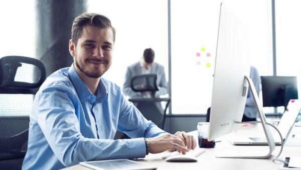 يعشق رجل القوس التحدي في العمل