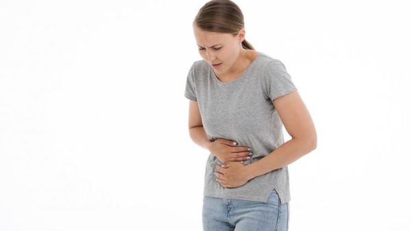 يجب التركيز على تجنب الطعام الصلب وترطيب الجسم بالسوائل يجب التركيز على تجنب الطعام الصلب وترطيب الجسم بالسوائل