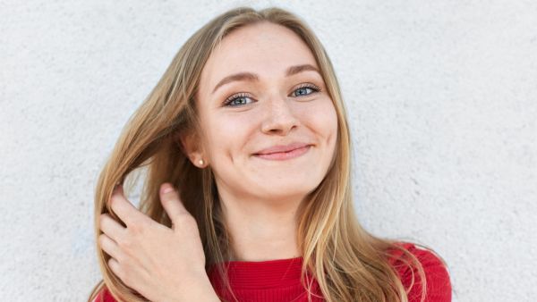 تسعى بعض النساء إلى الحصول على غمازة الذقن بعميات جراحية