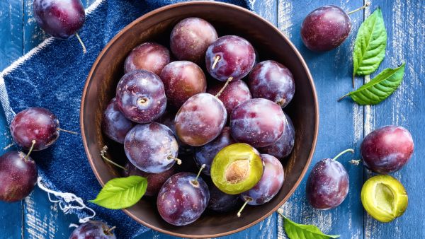 فوائد الخوخ الأسود