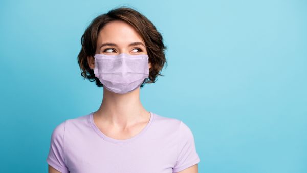مرض كوفيد-19 هو مرض معد يسببه آخر فيروس تم اكتشافه من سلالة فيروسات كورونا