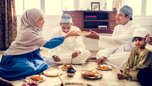 التمر أول ما يتناوله الصائم ليفك صيامه اختيار نوع التمر يكون بالإعتماد على ما تفضله عائلتك