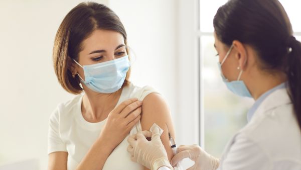 ليس هناك أي أدلة على أن النساء اللاتي قد تم تطعيمهن قد اُصيبن بمشاكل في الخصوبة