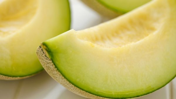 يعمل البطيخ الأصفر على الحماية من خطر الإصابة بمرض البواسير