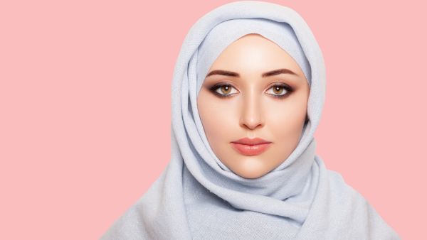 دللي بشرتك بالأقنعة الطبيعية من العسل والخيار 