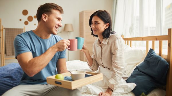 عادات صباحية لتعزيز علاقتك الرومانسية