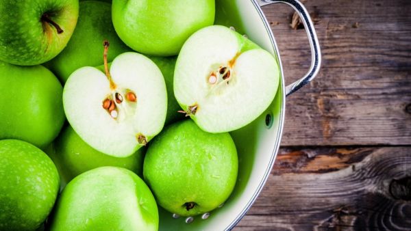 من فوائد بذور التفاح الأخضر تنظيف الكبد من السموم المتراكمة