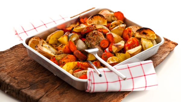 صينية دجاج بالخضار بالفرن 