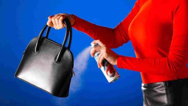أكثر الصناعات الجلدية تعرضاً للبقع والأوساخ هي الحقائب والشنط 