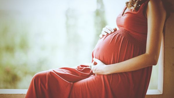 زيادة الوزن السريعة من أكثر الأسباب التي تؤدي إلى ظهور التشققات في البطن