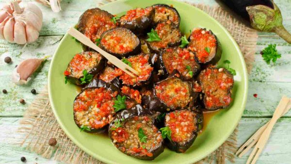 متبل الباذنجان بالبندورة