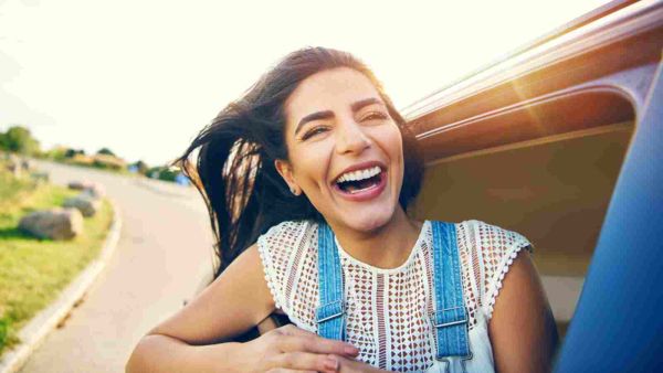 يعمل الضحك على تنظيم نسبة سكّر العنب أو الجلوكوز في الدم