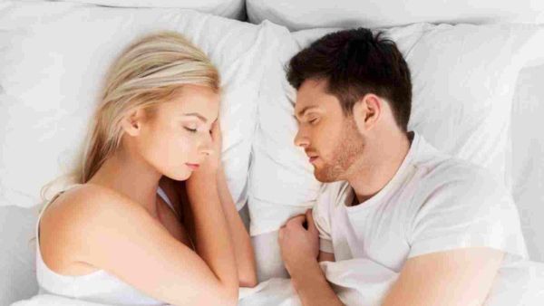 اطمئني إذا كان شريكك يفضل هذه الوضعية عند النوم