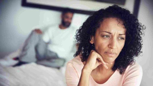بعض النساء تقول المسؤوليات العائلية الساحقة هي سبب ركود حياتهن الجنسية