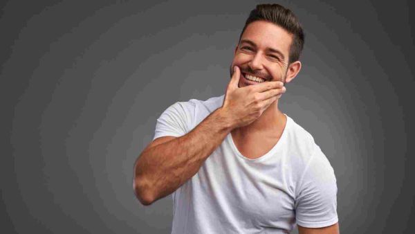 يجب شرب ليترين من الماء للقضاء على جفاف البشرة
