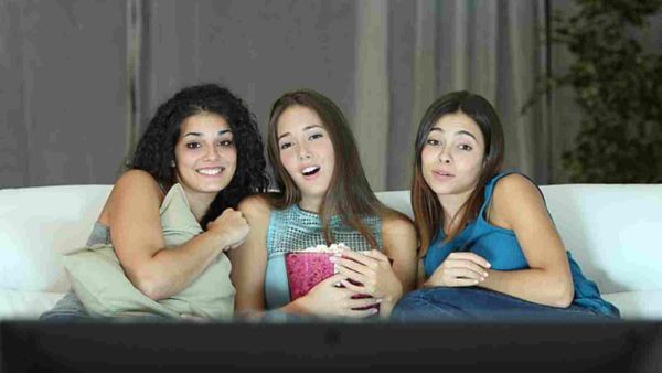 مشاهدة أفلام التشويق والرعب يساهم في تعزيز ظهور التجاعيد