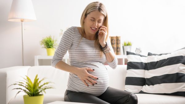 من الأعراض التي تصيب الحامل خلالَ نهار الصوم قلّة حركة الجنين 