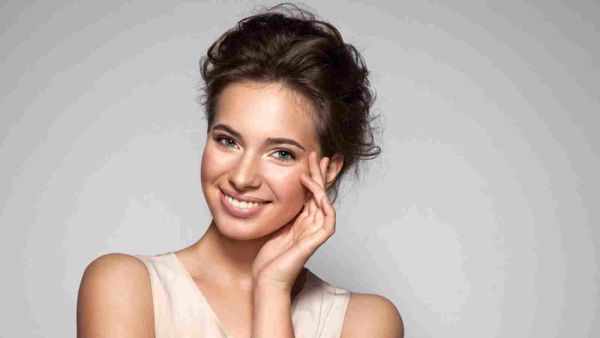 اللون الأبيض، الأحمر، الأزرق، والأسود تناسب أصحاب البشرة القمحية