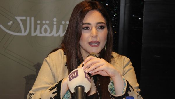 الفنانة والباحثة الموسيقية اللبنانية عبير نعمة خلال مؤتمرها الصحفي في العاصمة عمان